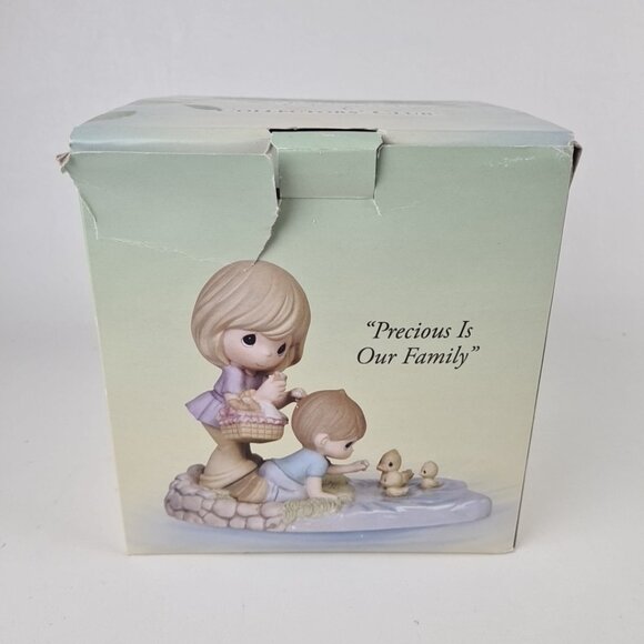 Precious Moments PRECIOUS IS OUR FAMILY CC 149002 Collectors Club Figurine - Picture 1 of 10